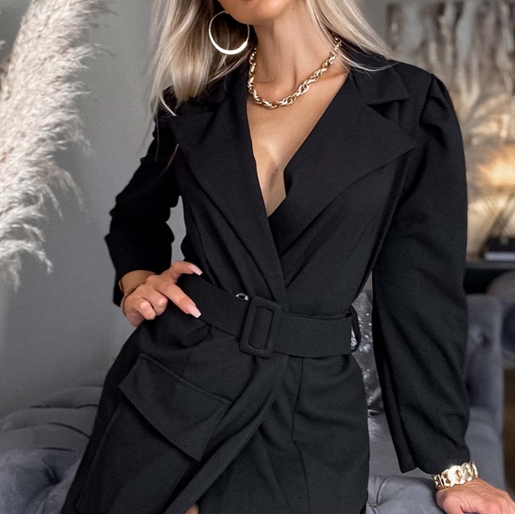 MAKE AN OFFER! IMPORTED BLAZER WORK OR PLAY - Picture 5 of 17